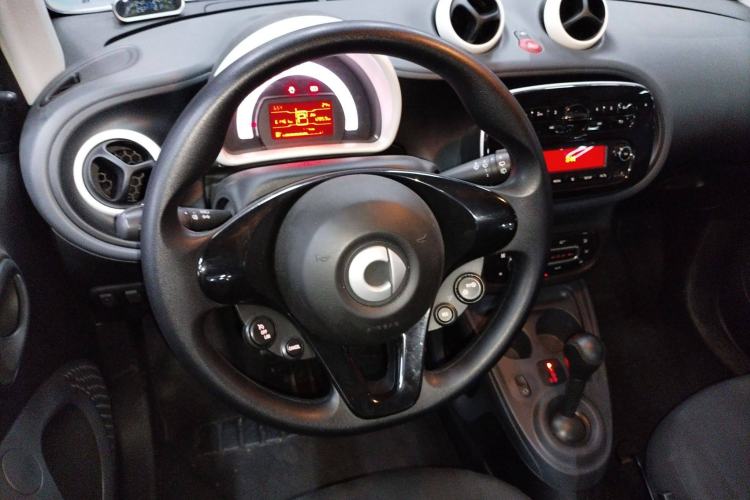 Used smart fortwo 2015 1.0L 52 kW hardtop Dynamic version Steering Wheel