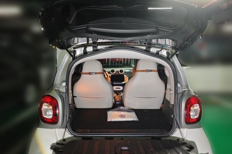 Used smart fortwo 2015 1.0L 52 kW Hardtop Passion Edition Trunk