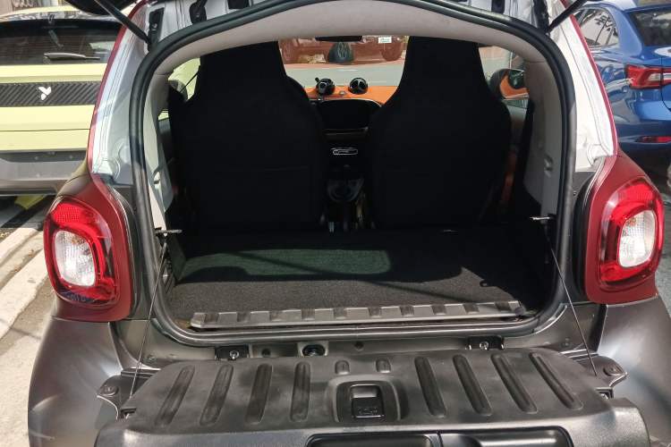 Used smart fortwo 2015 1.0L 52 kW Hardtop Passion Edition Trunk