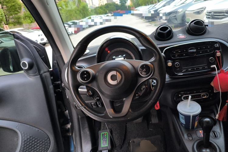 Used smart fortwo 2015 1.0L 52 kW Hardtop Passion Edition Steering Wheel