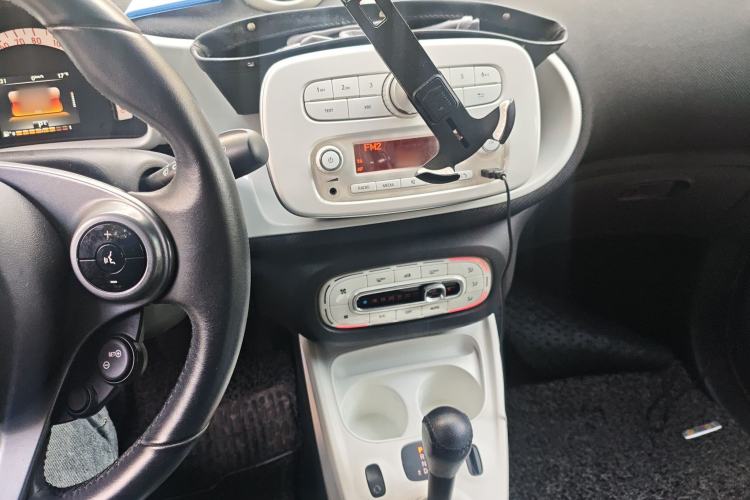 Used smart fortwo 2015 1.0L 52 kW Hardtop Passion Edition Audio And AC Panel