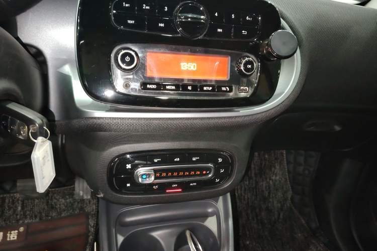 Used smart fortwo 2015 1.0L 52 kW Hardtop Passion Edition Audio And AC Panel