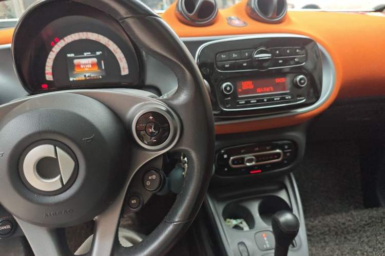 Used smart fortwo 2015 1.0L 52 kW Hardtop Passion Edition Audio And AC Panel