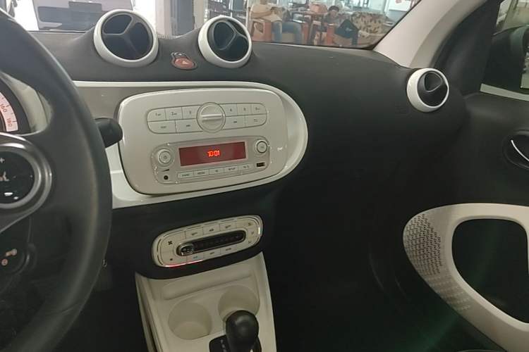 Used smart fortwo 2015 1.0L 52 kW Hardtop Passion Edition Audio And AC Panel