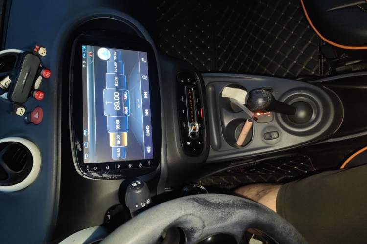 Used smart fortwo 2015 1.0L 52 kW hardtop Dynamic version Audio And AC Panel
