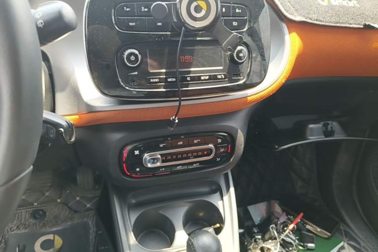 Used smart fortwo 2015 1.0L 52 kW Hardtop Passion Edition Audio And AC Panel