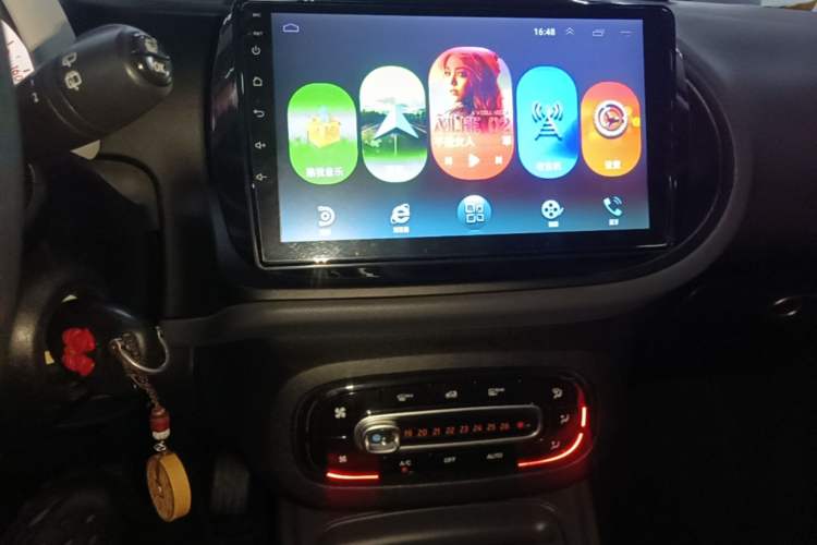 Used smart fortwo 2015 1.0L 52 kW hardtop Dynamic version Audio And AC Panel