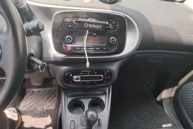 Used smart fortwo 2015 1.0L 52 kW Hardtop Passion Edition Audio And AC Panel