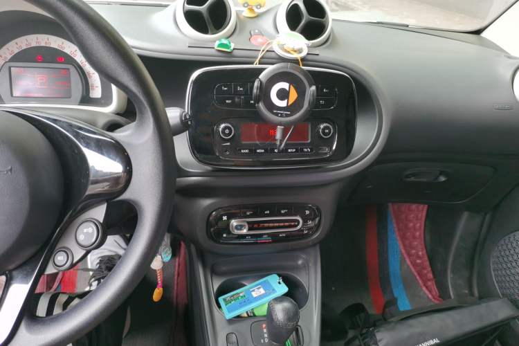 Used smart fortwo 2015 1.0L 52 kW hardtop Dynamic version Audio And AC Panel