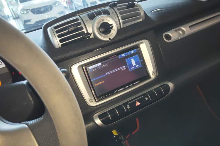 Used smart fortwo 2015 1.0 MHD Comfort Travel Edition Audio And AC Panel