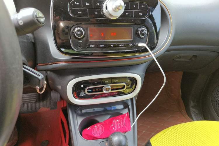 Used smart fortwo 2015 1.0L 52 kW hardtop Dynamic version Audio And AC Panel