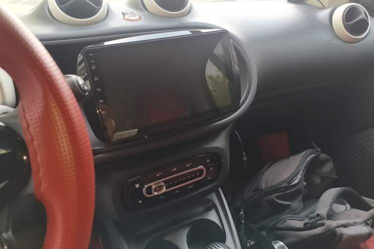 Used smart fortwo 2015 1.0L 52 kW hardtop Dynamic version Audio And AC Panel