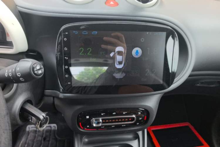 Used smart fortwo 2015 1.0L 52 kW hardtop Dynamic version Audio And AC Panel