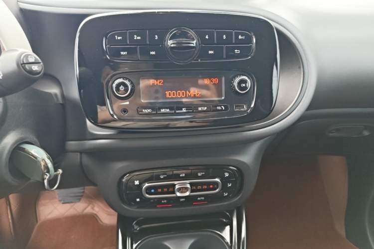Used smart fortwo 2015 1.0L 52 kW hardtop Dynamic version Audio And AC Panel