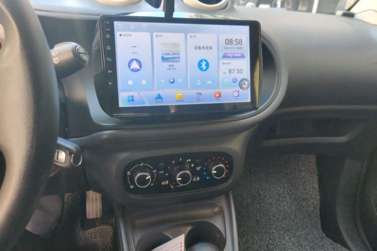 Used smart fortwo 2015 1.0L 52 kW hardtop Dynamic version Audio And AC Panel