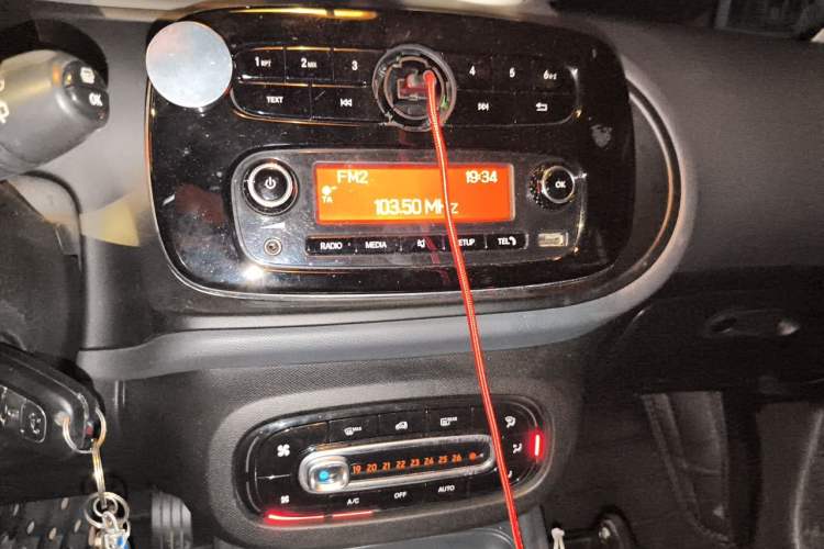 Used smart fortwo 2015 1.0L 52 kW hardtop Dynamic version Audio And AC Panel