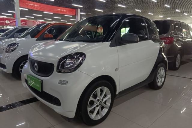 Used smart fortwo 2015 1.0L 52 kW hardtop Dynamic version