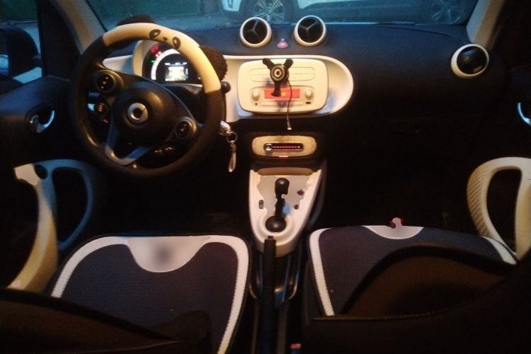 Used smart fortwo 2015 1.0L 52 kW Hardtop Passion Edition Center Console
