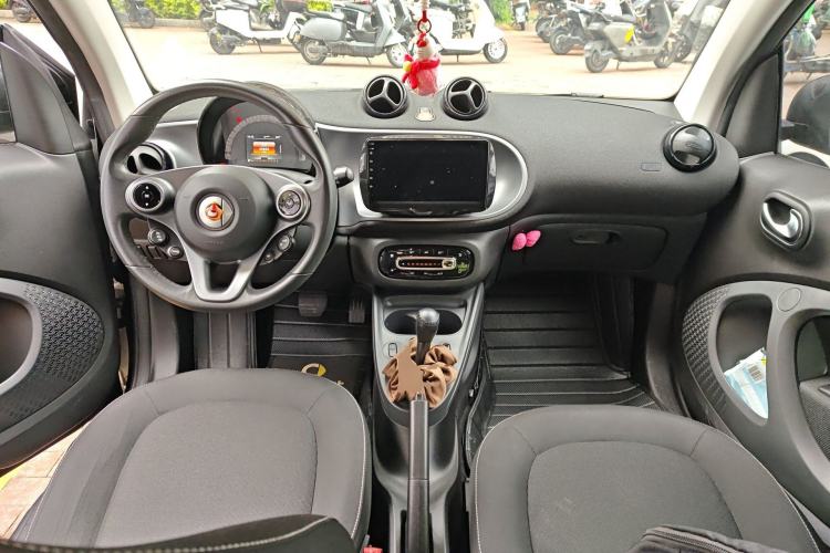 Used smart fortwo 2015 1.0L 52 kW Hardtop Passion Edition Center Console