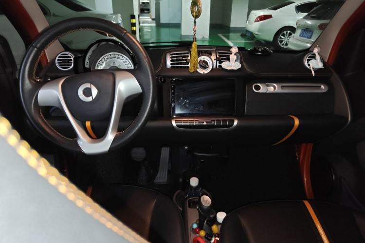 Used smart fortwo 2015 1.0 MHD Spark Special Edition Center Console
