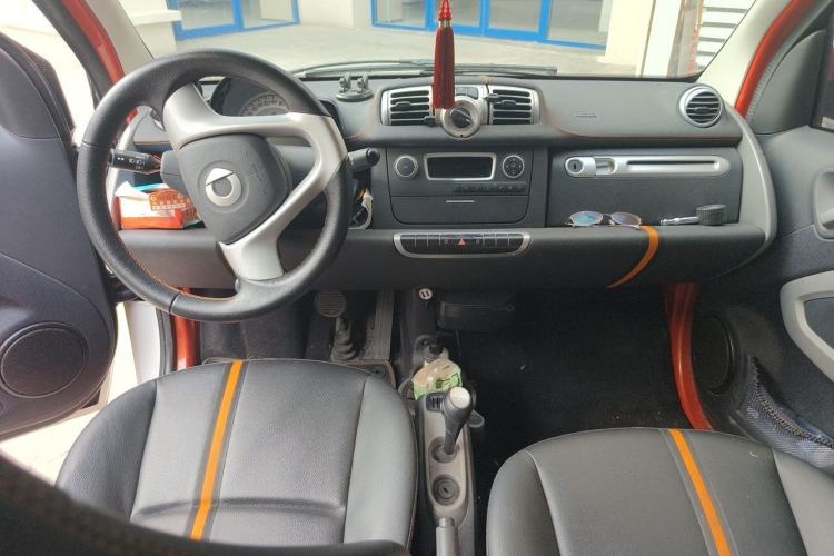 Used smart fortwo 2015 1.0 MHD Spark Special Edition Center Console