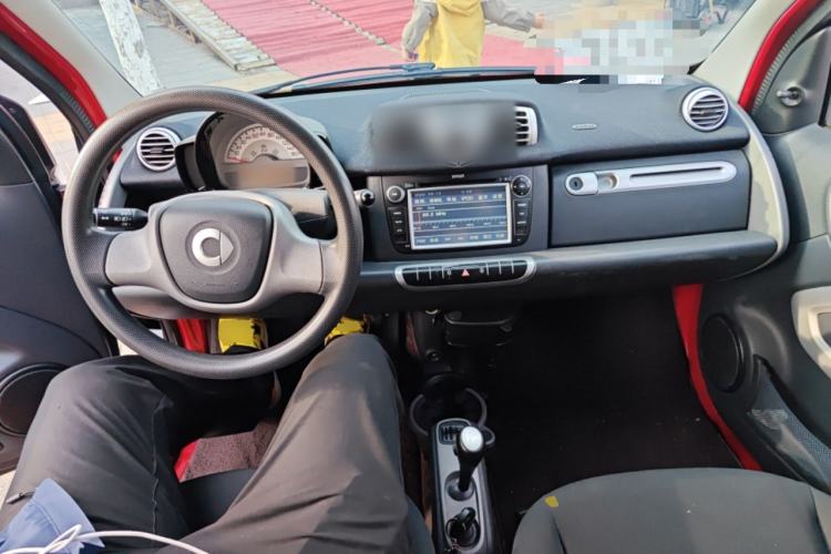 Used smart fortwo 2015 1.0 MHD Comfort Travel Edition Center Console