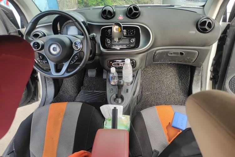 Used smart fortwo 2015 1.0L 52 kW Hardtop Passion Edition Center Console
