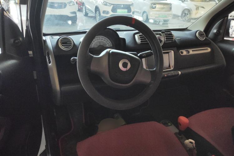 Used smart fortwo 2015 1.0 MHD Comfort Travel Edition Center Console