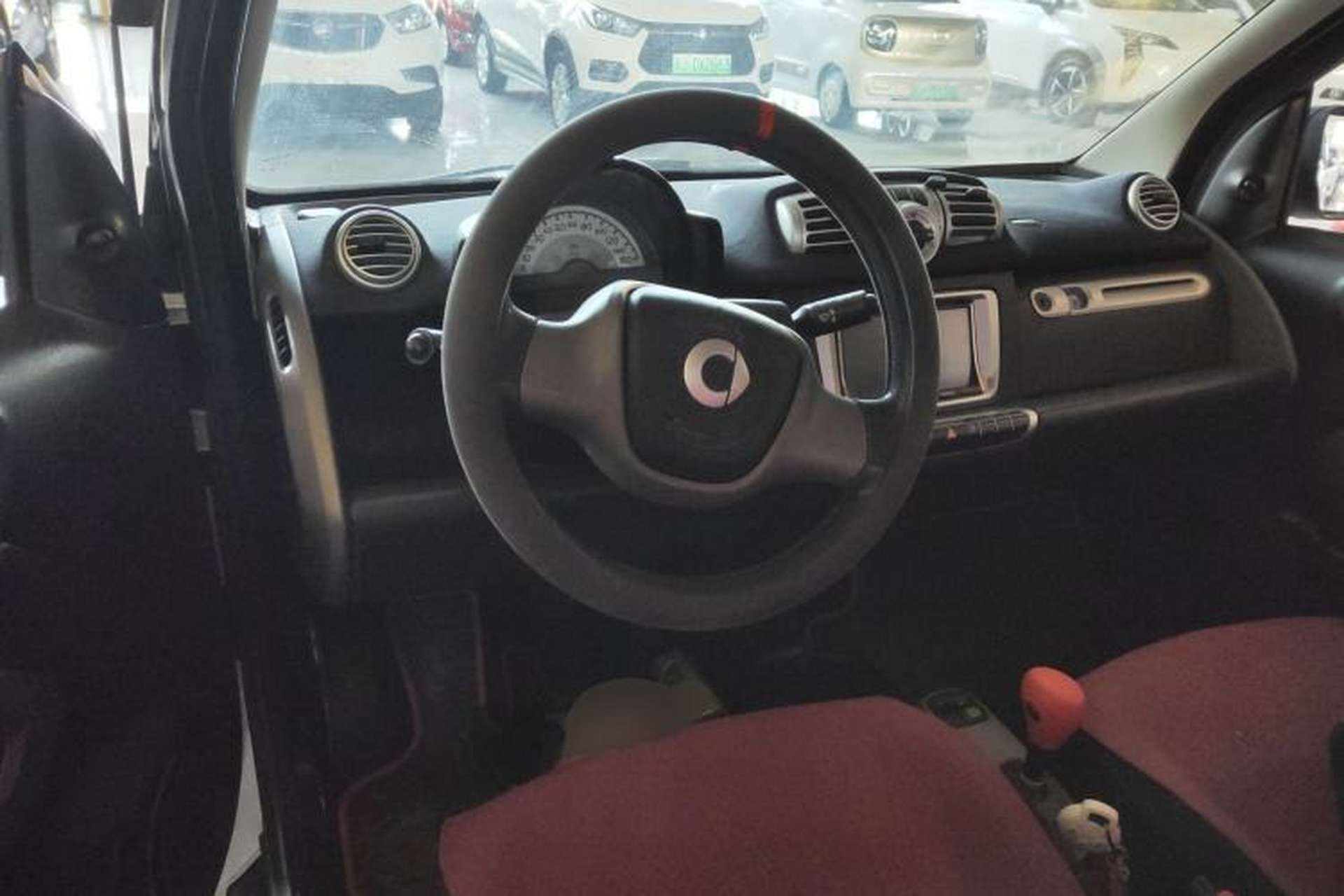 Used smart fortwo 2015 1.0 MHD Comfort Travel Edition Center Console