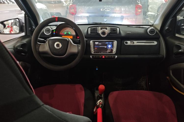 Used smart fortwo 2015 1.0 MHD Comfort Travel Edition Center Console