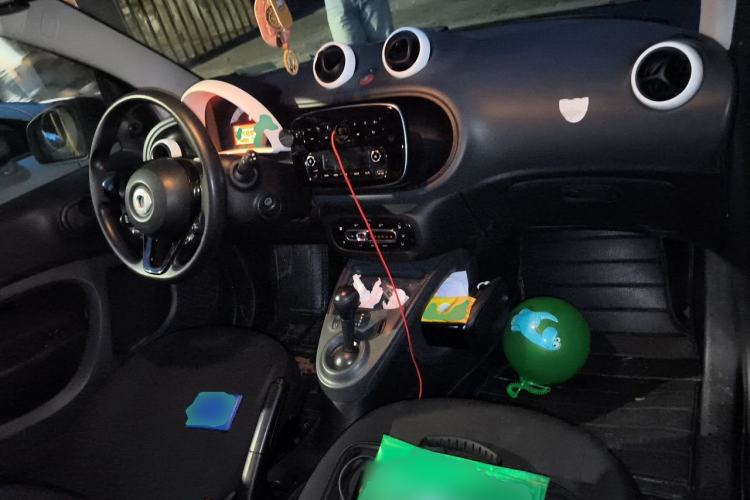 Used smart fortwo 2015 1.0L 52 kW hardtop Dynamic version Center Console