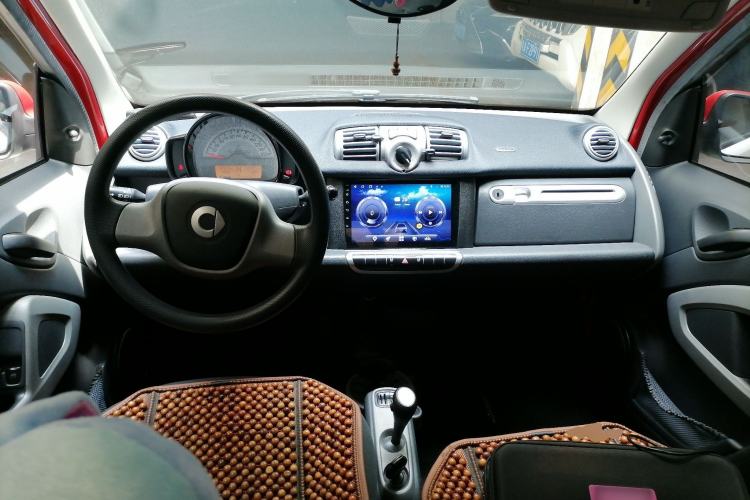 Used smart fortwo 2015 1.0 MHD Comfort Travel Edition Center Console