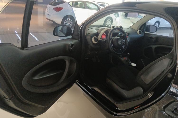 Used smart fortwo 2015 1.0L 52 kW hardtop Dynamic version Driver Seat