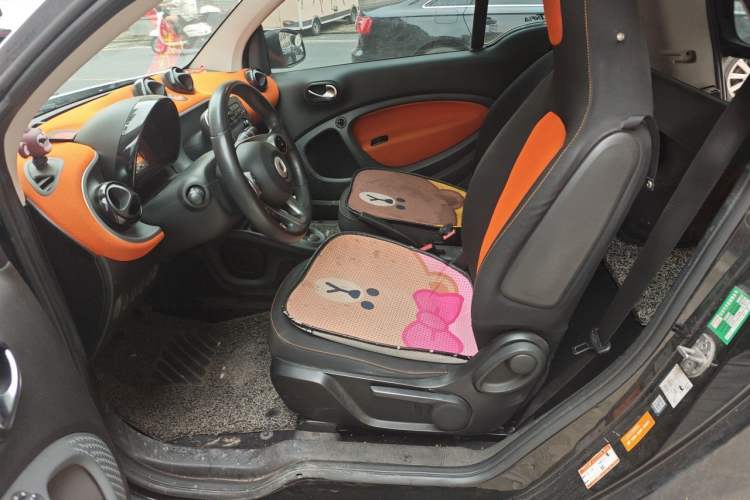 Used smart fortwo 2015 1.0L 52 kW Hardtop Passion Edition Driver Seat