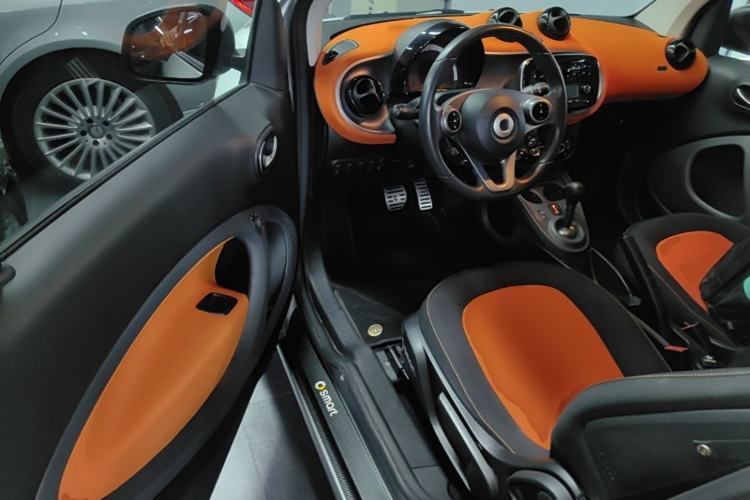 Used smart fortwo 2015 1.0L 52 kW Hardtop Passion Edition Driver Seat