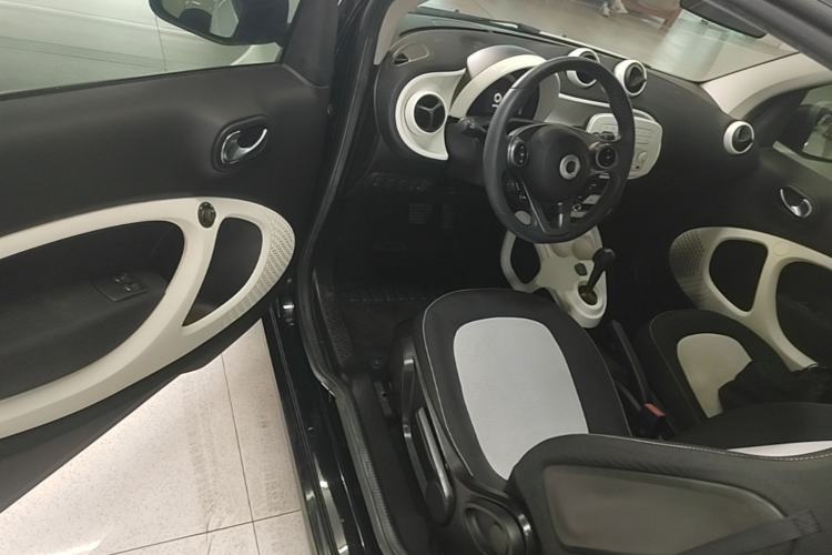 Used smart fortwo 2015 1.0L 52 kW Hardtop Passion Edition Driver Seat
