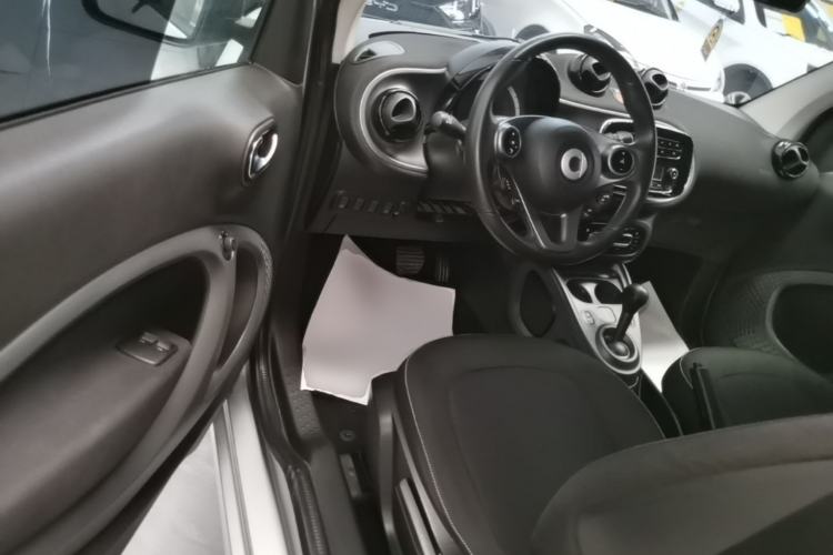 Used smart fortwo 2015 1.0L 52 kW Hardtop Passion Edition Driver Seat