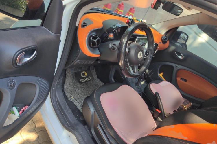 Used smart fortwo 2015 1.0L 52 kW Hardtop Passion Edition Driver Seat