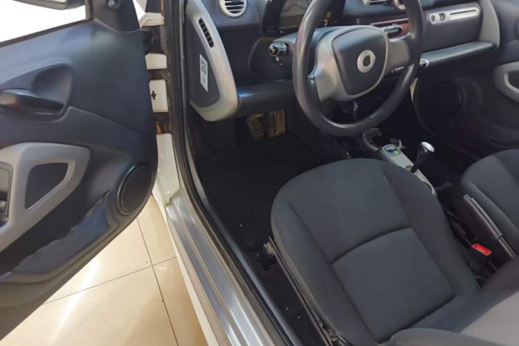 Used smart fortwo 2015 1.0 MHD Comfort Travel Edition Driver Seat