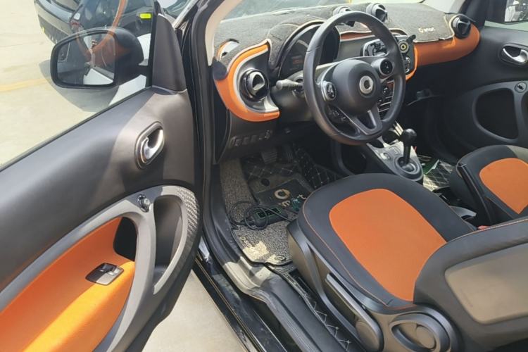 Used smart fortwo 2015 1.0L 52 kW Hardtop Passion Edition Driver Seat