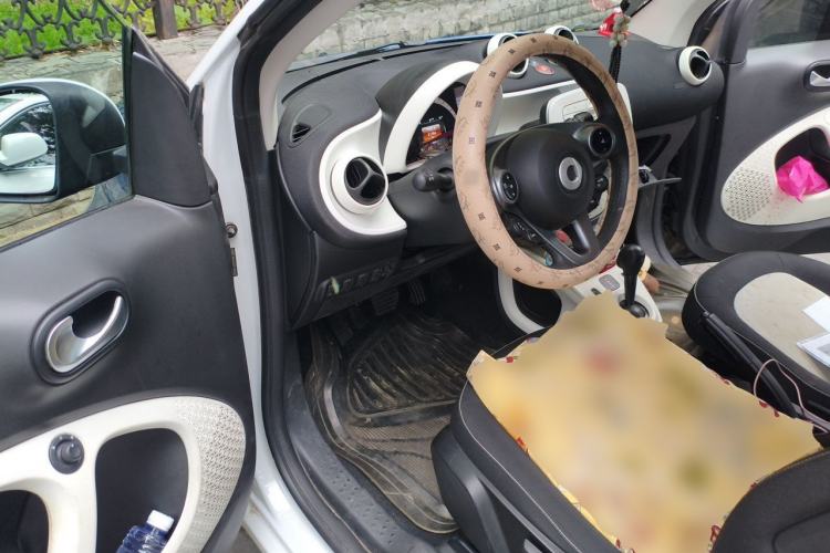 Used smart fortwo 2015 1.0L 52 kW Hardtop Passion Edition Driver Seat