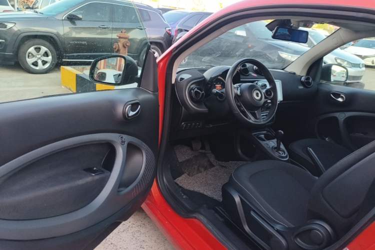 Used smart fortwo 2015 1.0L 52 kW Hardtop Passion Edition Driver Seat