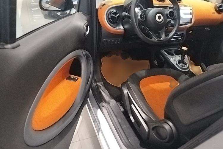 Used smart fortwo 2015 1.0L 52 kW Hardtop Passion Edition Driver Seat