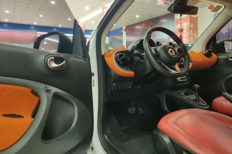 Used smart fortwo 2015 1.0L 52 kW Hardtop Passion Edition Driver Seat