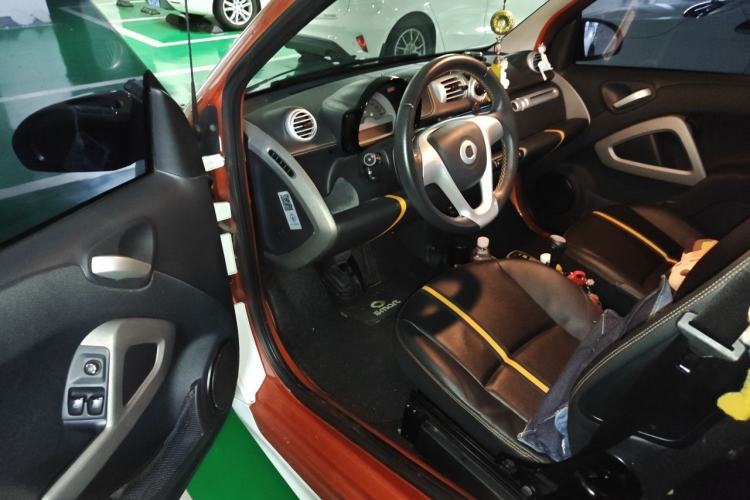 Used smart fortwo 2015 1.0 MHD Spark Special Edition Driver Seat