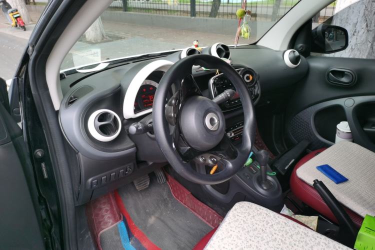 Used smart fortwo 2015 1.0L 52 kW hardtop Dynamic version Driver Seat