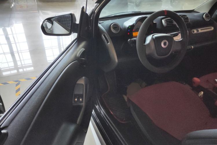 Used smart fortwo 2015 1.0 MHD Comfort Travel Edition Driver Seat