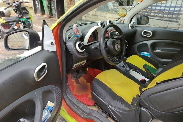 Used smart fortwo 2015 1.0L 52 kW hardtop Dynamic version Driver Seat