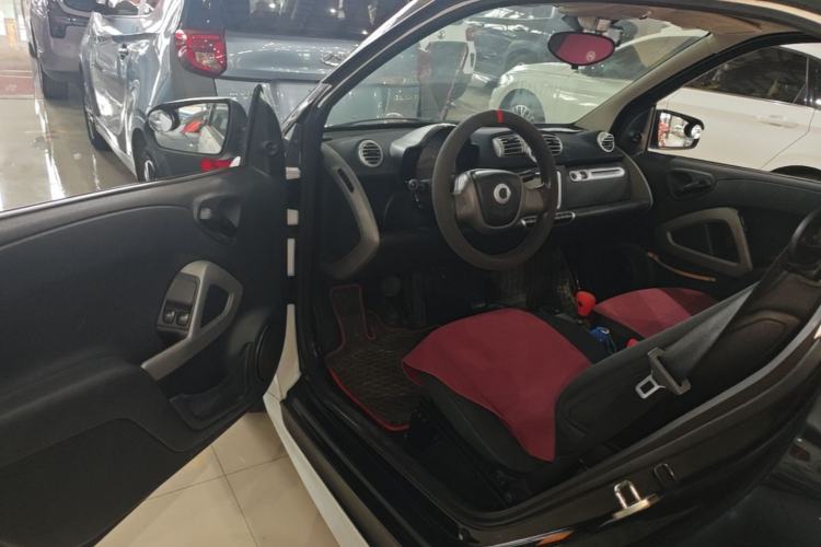 Used smart fortwo 2015 1.0 MHD Comfort Travel Edition Driver Seat