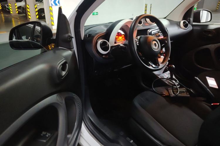 Used smart fortwo 2015 1.0L 52 kW hardtop Dynamic version Driver Seat